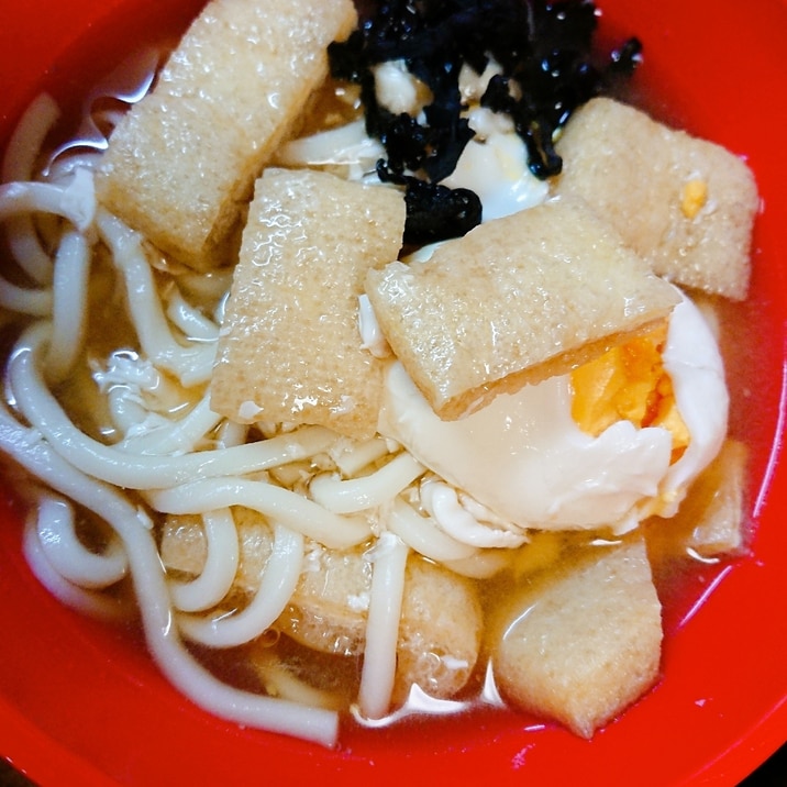 油揚げとワカメ入り落し玉子うどん